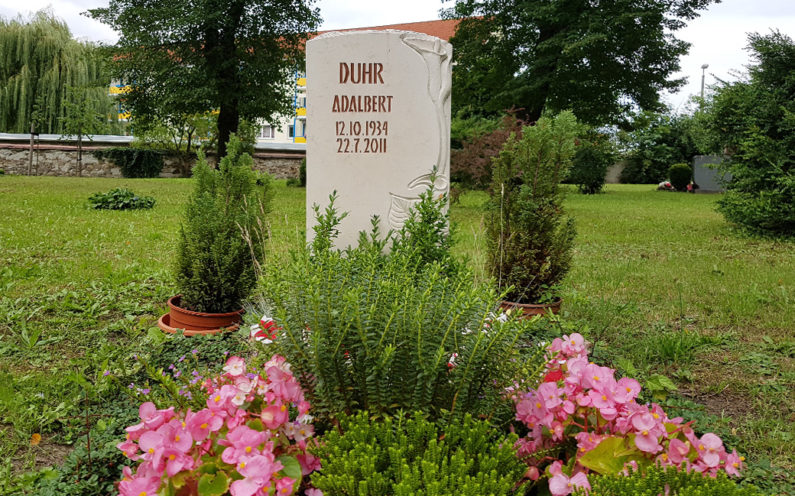 Neustadt an der Orla Evangelischer Friedhof Einzelgrabmal Duhr - 1