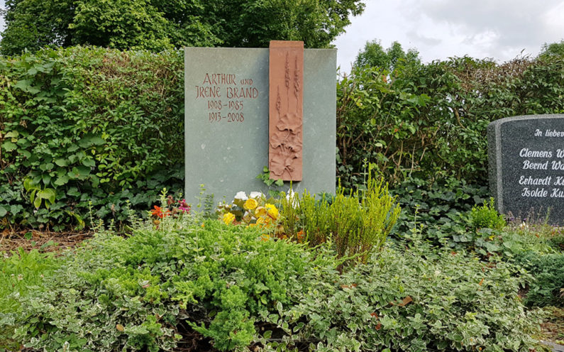 Neustadt an der Orla Evangelischer Friedhof Doppelgrab Brand - 1