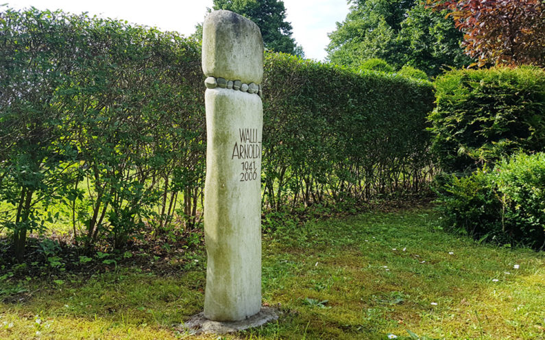 Petershagen evangelischer Friedhof Einzelgrabstele Arnold - 1