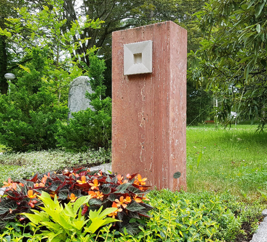Einzelgrabgestaltung- Roter Travertin