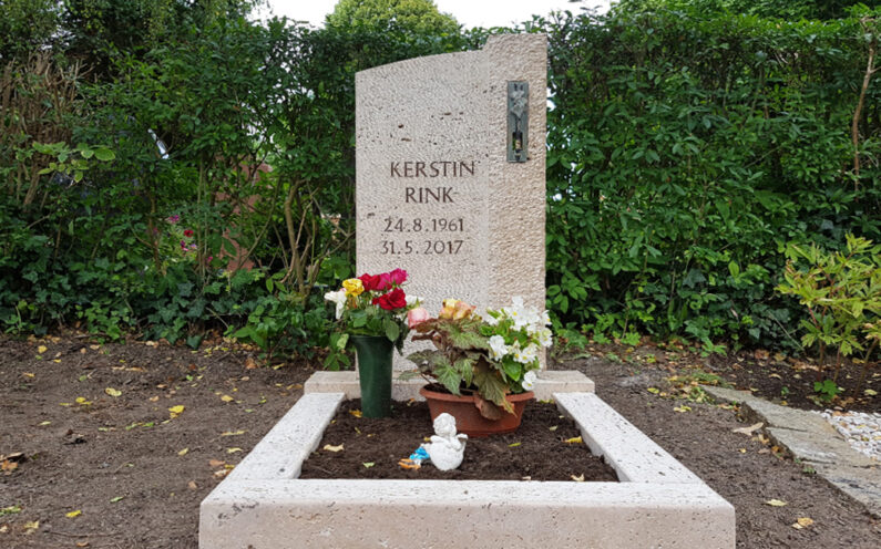 Neustadt an der Orla Evangelischer Friedhof Urnengrab Rink - 1