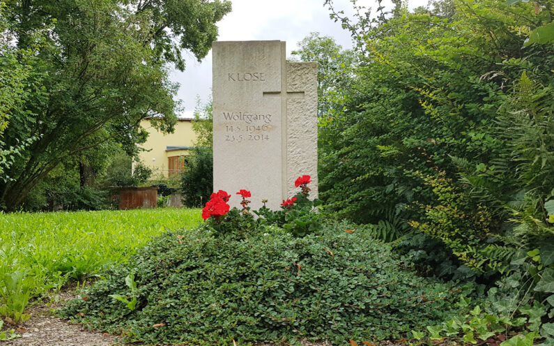 Neustadt an der Orla Evangelischer Friedhof Urnengrabmal Klose - 1