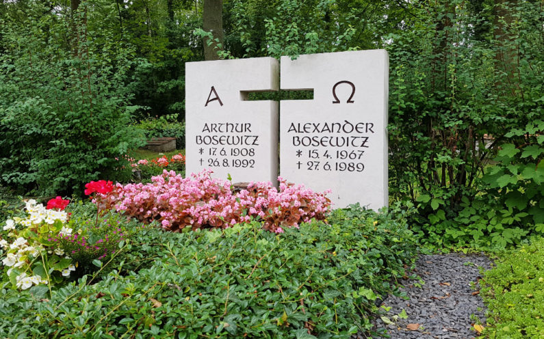 Neustadt an der Orla Evangelischer Friedhof Doppelgrabmal Bosewitz - 1