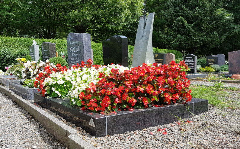 Weida Friedhof Grabmal Weiser - 1