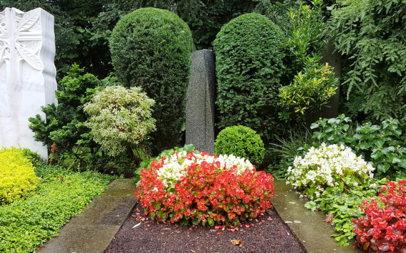 Köln Südfriedhof Mustergrab Einzelgrabanlage Granit Stele - 1