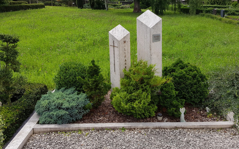 Weida Friedhof Grabmal Willfahrt - 1