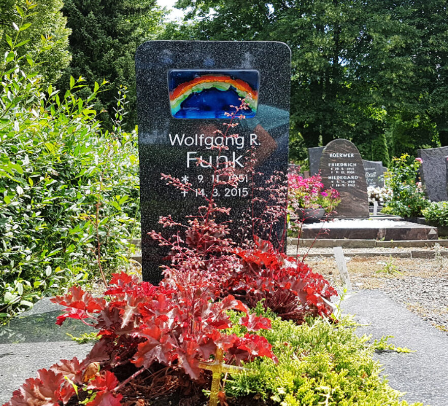Grabstein mit Regenbogen aus Glas - Granit