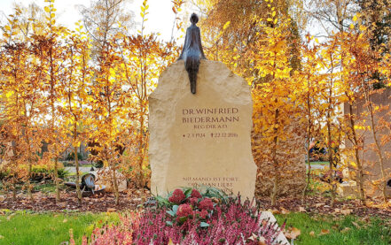 Vaterstetten Friedhof Einzelgrabmal Biedermann