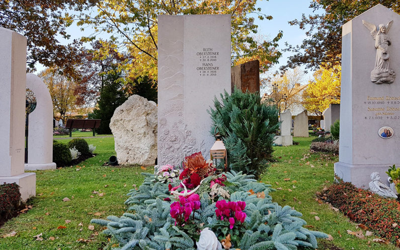 Vaterstetten Friedhof Einzelgrabstein Obersteiner - 1