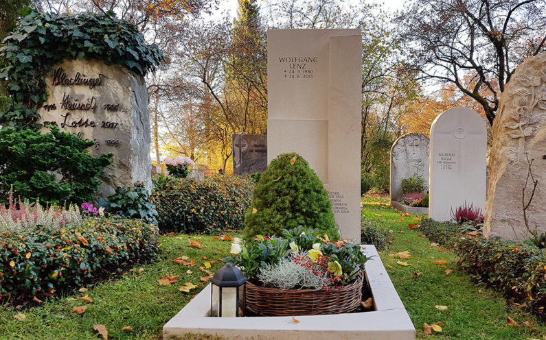 Vaterstetten Friedhof Einzelgrabstein Lenz - 1