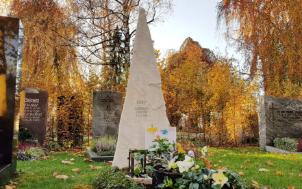 Vaterstetten Friedhof Einzelgrabmal Kurz