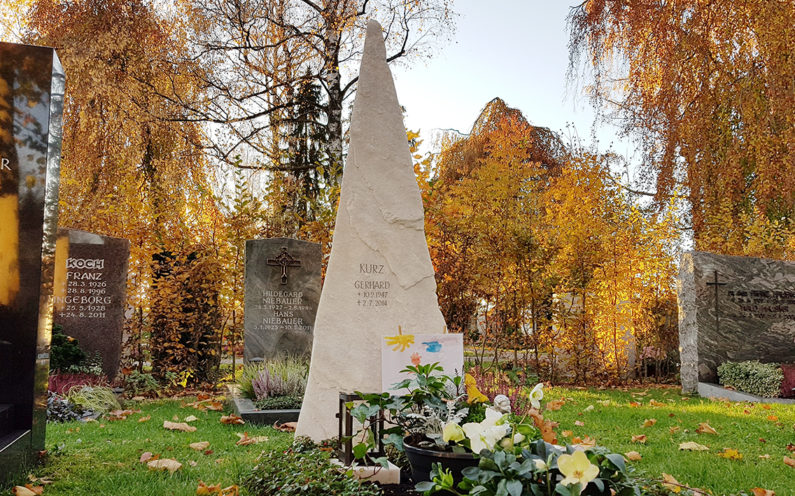 Vaterstetten Friedhof Einzelgrabmal Kurz - 1