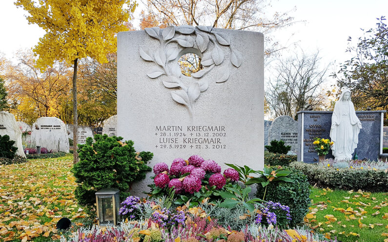 Vaterstetten Friedhof Doppelgrabstein Kriegmair - 1