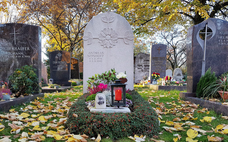 Vaterstetten Friedhof Einzelgrabstein Nonhoff - 1