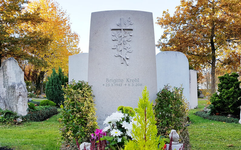 Vaterstetten Friedhof Einzelgrabstein Krehl - 1