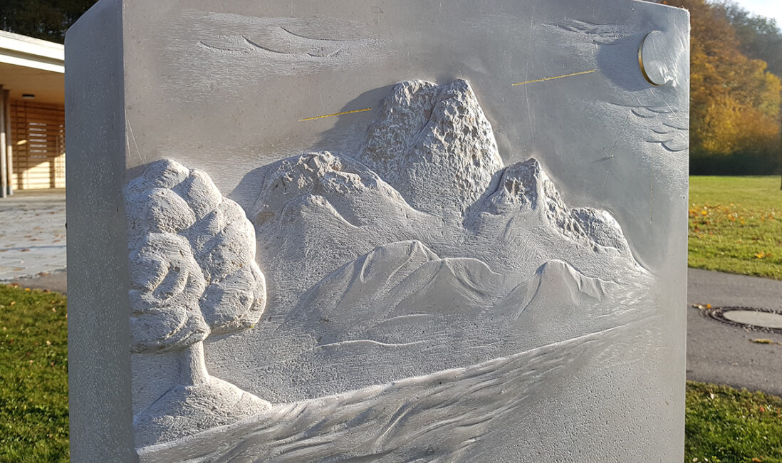 Grabstein aus Kalkstein - Motiv Berge - Finsing/ München