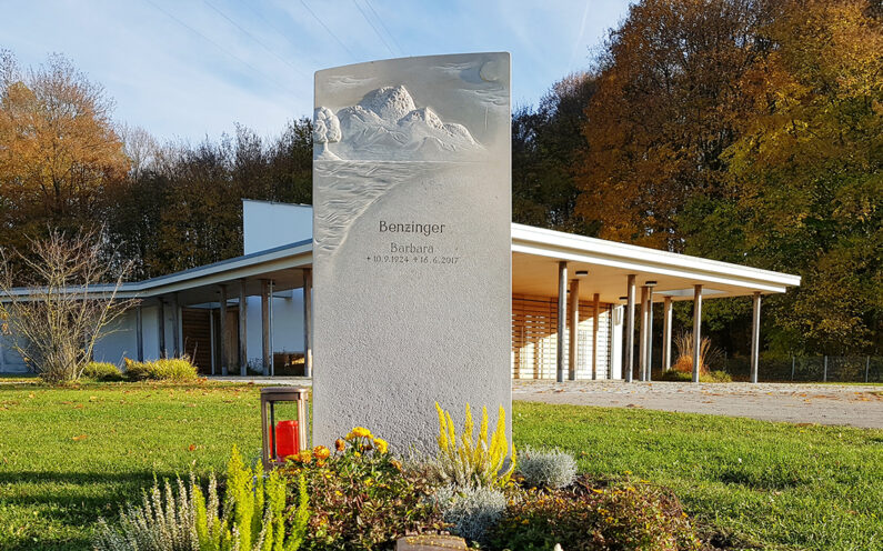 Finsing Friedhof Einzelgrabstein Benzinger - 1