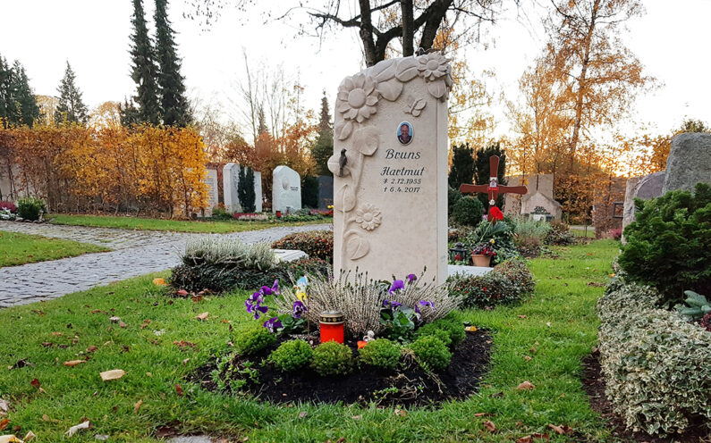 Vaterstetten Friedhof Urnengrabstein Bruns - 1