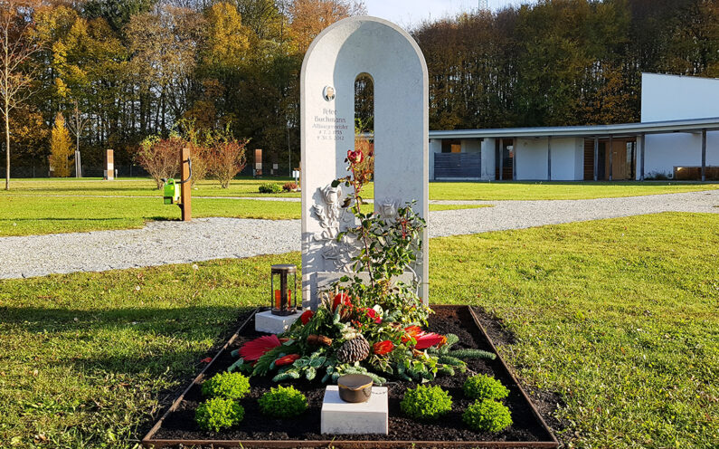 Finsing Friedhof Einzelgrabstein Buchmann - 1