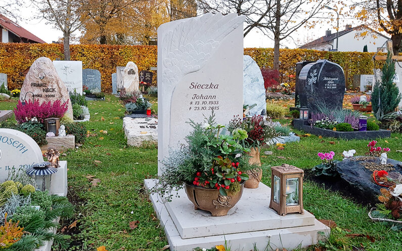 Vaterstetten Friedhof Urnengrabstein Sieczka - 1