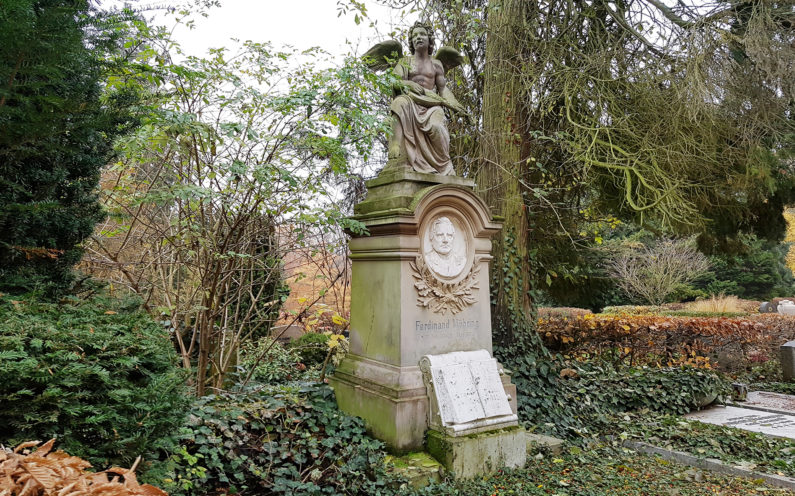Wiesbaden Nordfriedhof historische Familiengrabstätte mit Engel Möhring - 2