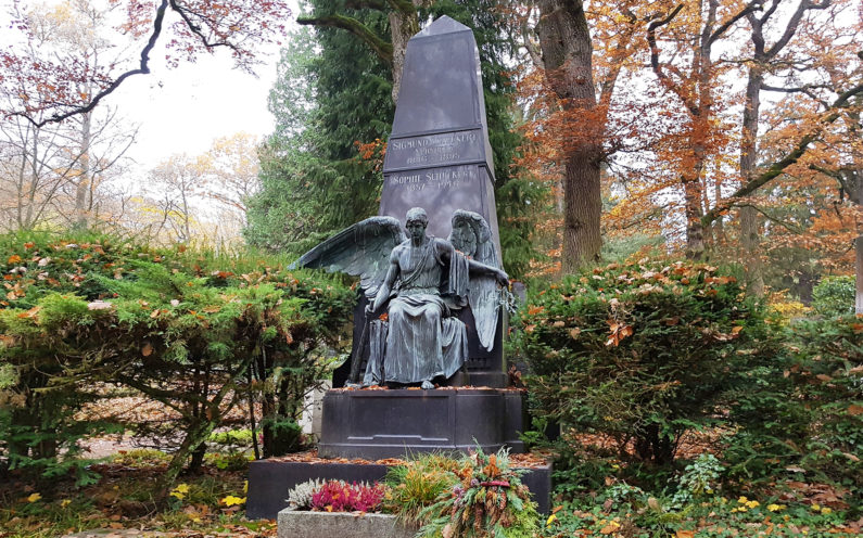 Wiesbaden Nordfriedhof historische Familiengrabstätte mit Engel Schuckert - 2