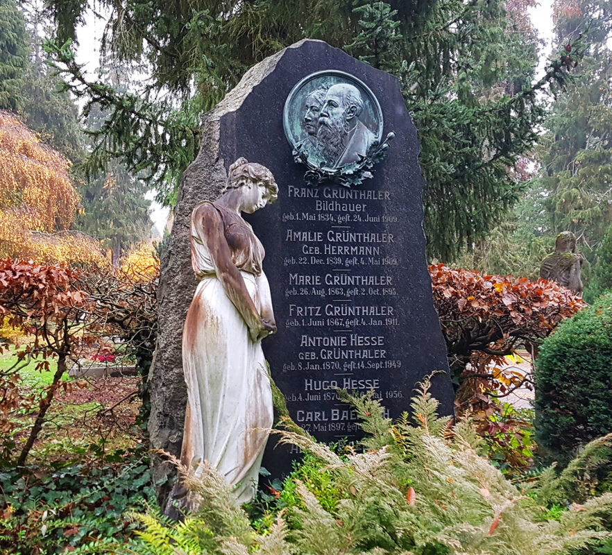 historische Familiengrabstätte des Bildhauers Franz Grünthalers (1834-1909)