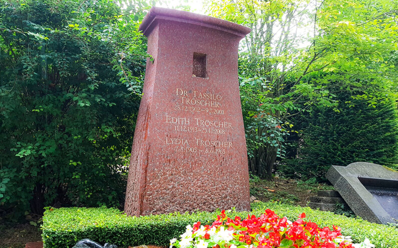 Wiesbaden Südfriedhof Familiengrabstein Tröscher - 1