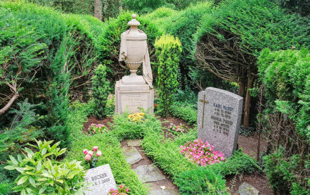 Wiesbaden Südfriedhof historischer Doppelgrabstein Familie Pauly