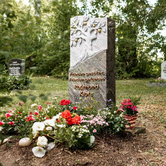 Gera Ostfriedhof Einzelgrabmal Klotz
