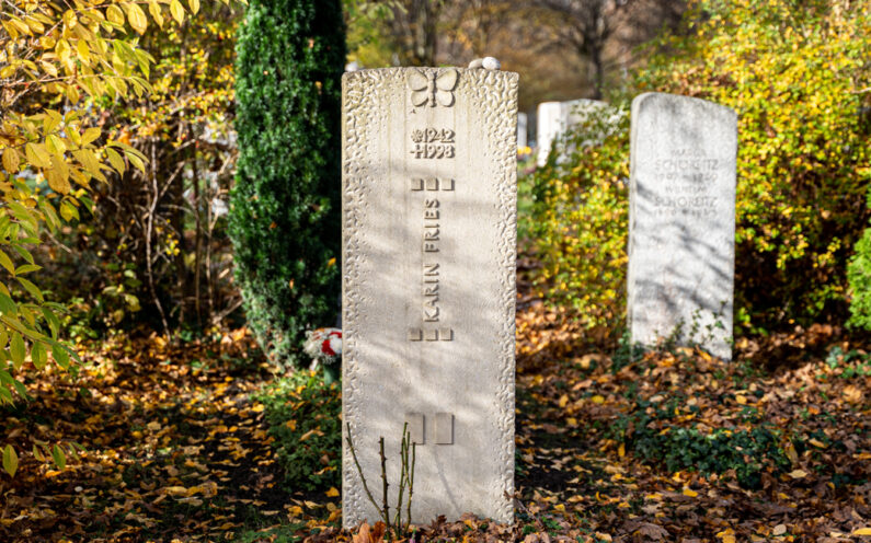 München Westfriedhof Einzelgrabdenkmal Familie Fries - 0