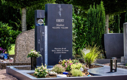 Dienheim Friedhof Doppelgrabstein modern aus Granit Familie Ebert