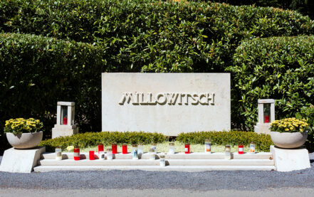 Köln Melaten Friedhof Promigrab des verstorbenen Schauspielers Willy Millowitsch