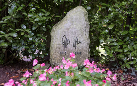 Köln Melaten Friedhof Ehrengrab der verstorbenen Schauspielerin & Drehbuchautorin Gisela Uhlen