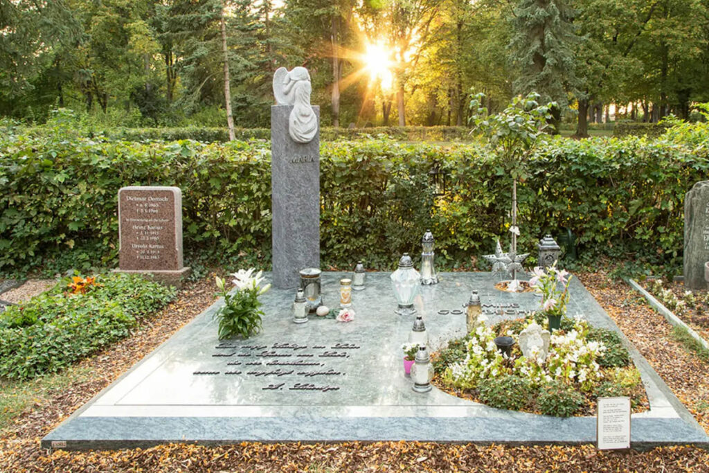 Familiengrabanlage mit Grabengel - moderne Grabstele & Abdeckplatte - pflegleichte Grabgestaltung / Friedhof Köthen
