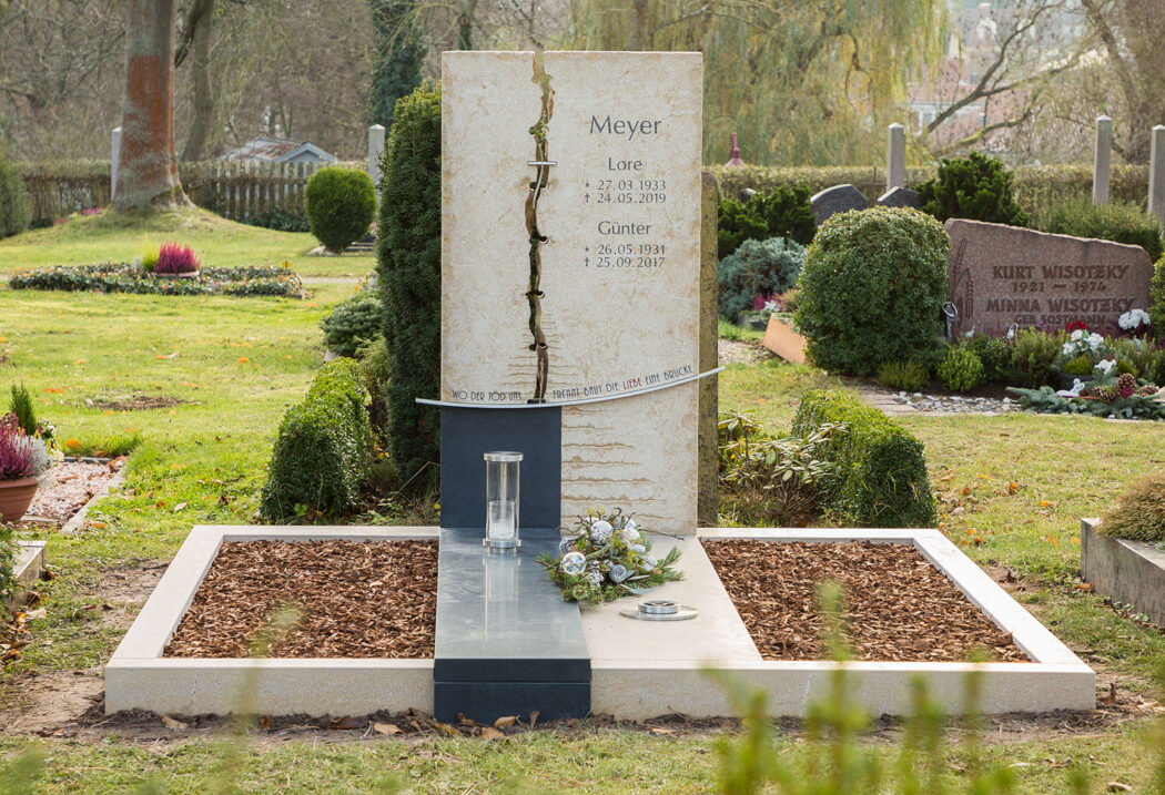 Doppelgrab Anlage Gestaltung pflegeleicht mit Grabstein  Einfassung und Grabplatten