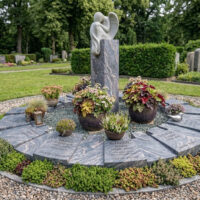 Diese Urnengrabstätte ist ein Blickfang für jeden Friedhof. 