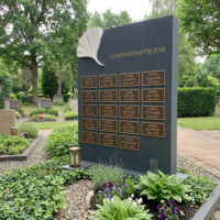 Optional ist es möglich bei dieser Gemeinschaftsgrabstätte auch die Rückseite zu beschriften.